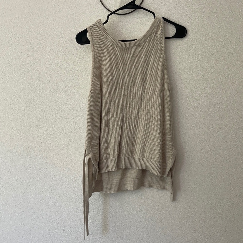 Knitted top with ties on side